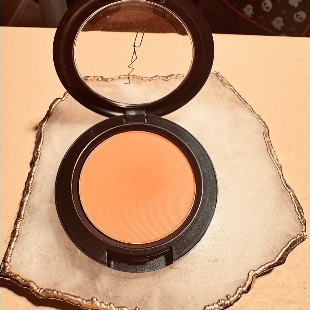 MAC Cosmetics Sheertone Blush- Gingerly